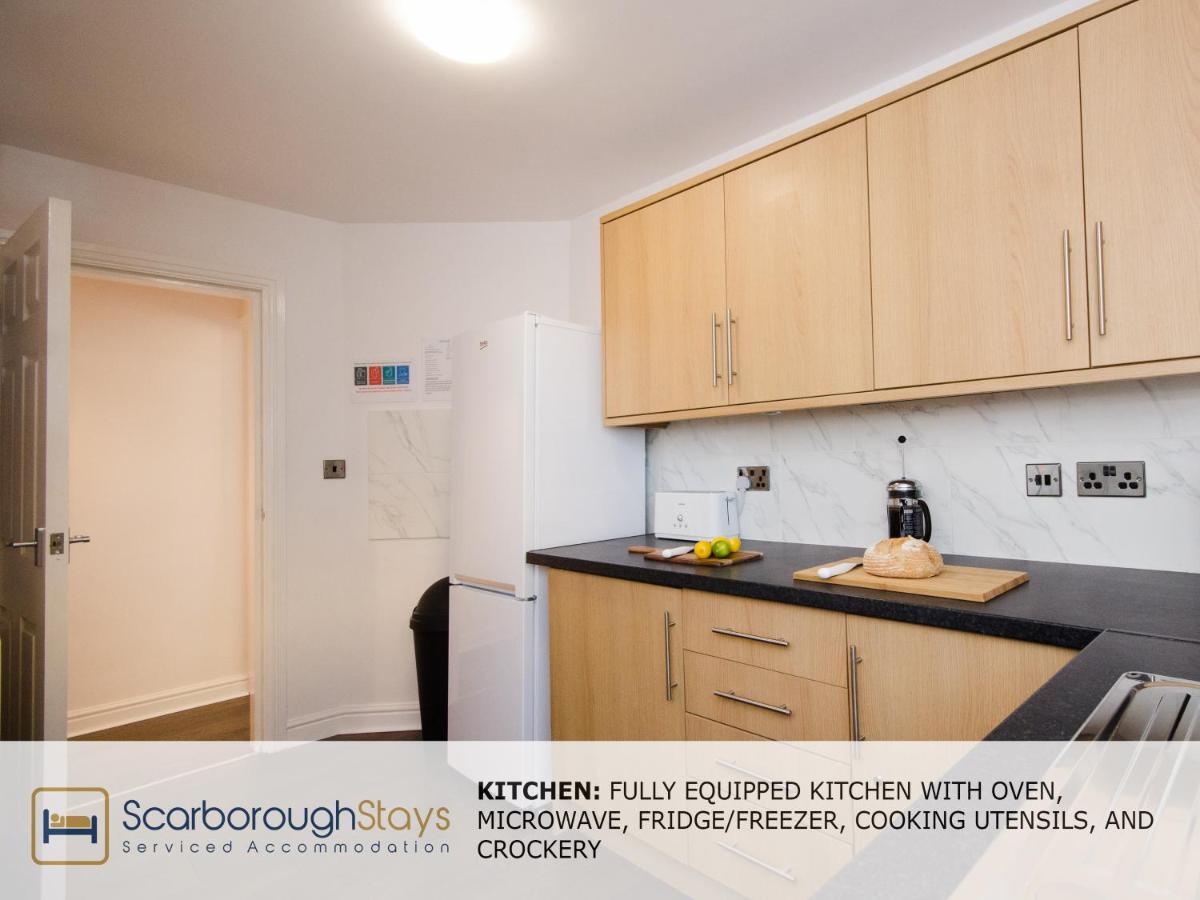Hibernia Place, 3 Bedroom Townhouse With Patio & Seating Area - Free Parking Scarborough Exterior photo
