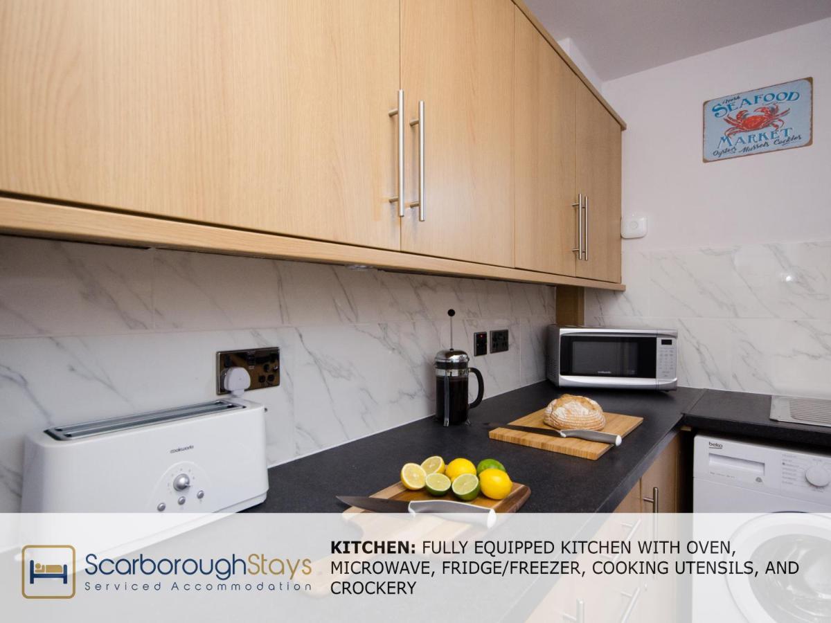Hibernia Place, 3 Bedroom Townhouse With Patio & Seating Area - Free Parking Scarborough Exterior photo